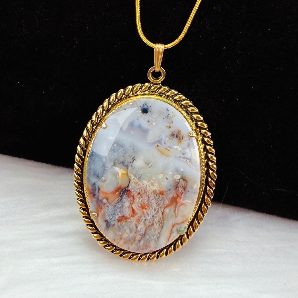 Goldtone Jasperstone pendant, necklace